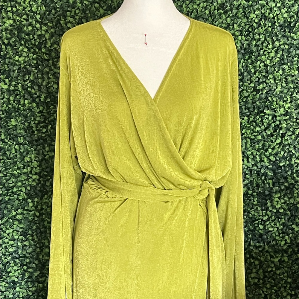 Boohoo size 12 v neck faux wrap dress ties at the waist